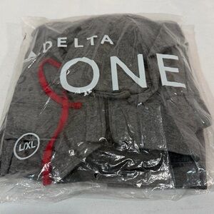 Delta Airlines Flagship Delta One Suites Sleep Pajamas Business Class Swag L/XL